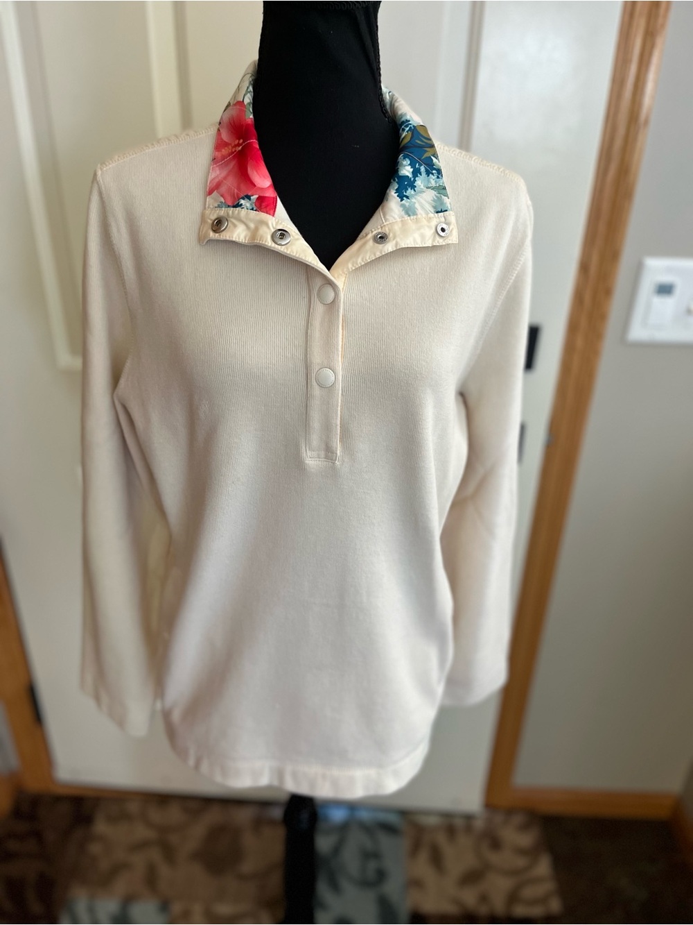 Women’s Tommy Bahama Aruba cream pull over 1/2 snap shirt/sweater. Size XL